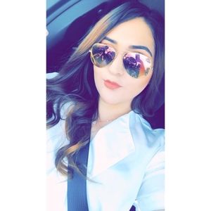 Meet your Posher, Alejandra